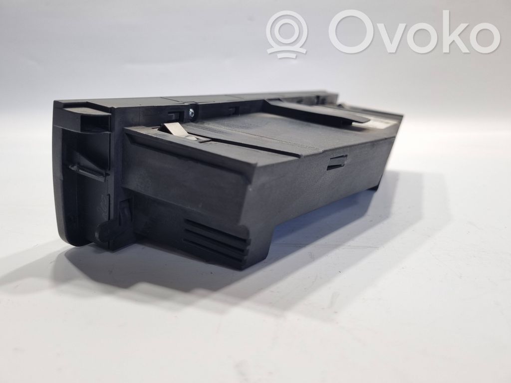 Gaisa kondicioniera / klimata kontroles / salona apsildes vadības bloks (salonā)