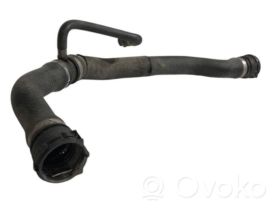 Caurulīte (-es) / šļūtene (-es)