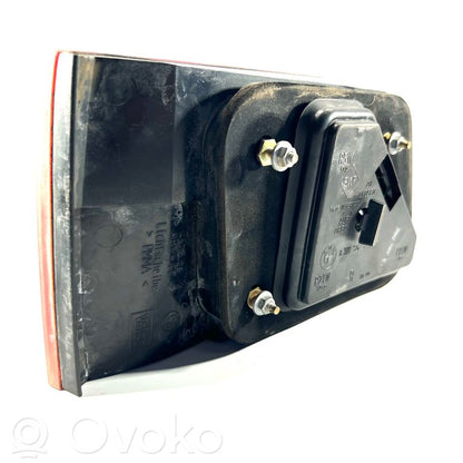 Aizmugurējais lukturis pārsegā