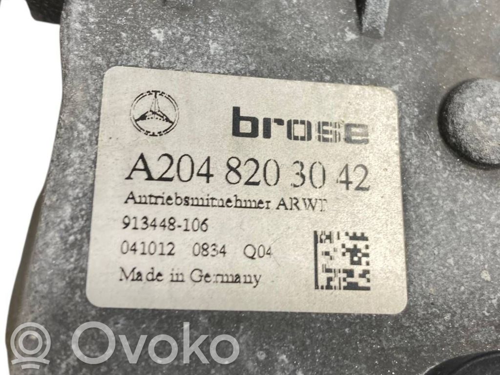 Aizmugurējā pārsega pievilcējs