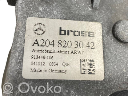 Aizmugurējā pārsega pievilcējs