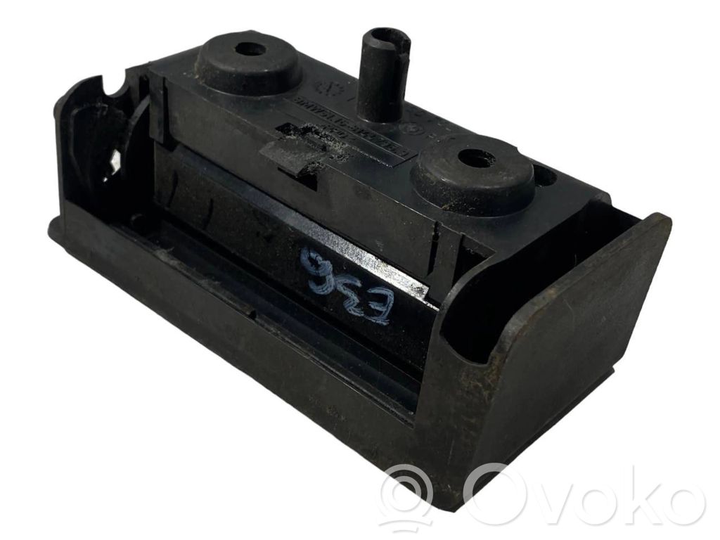 Пепельница (передняя)