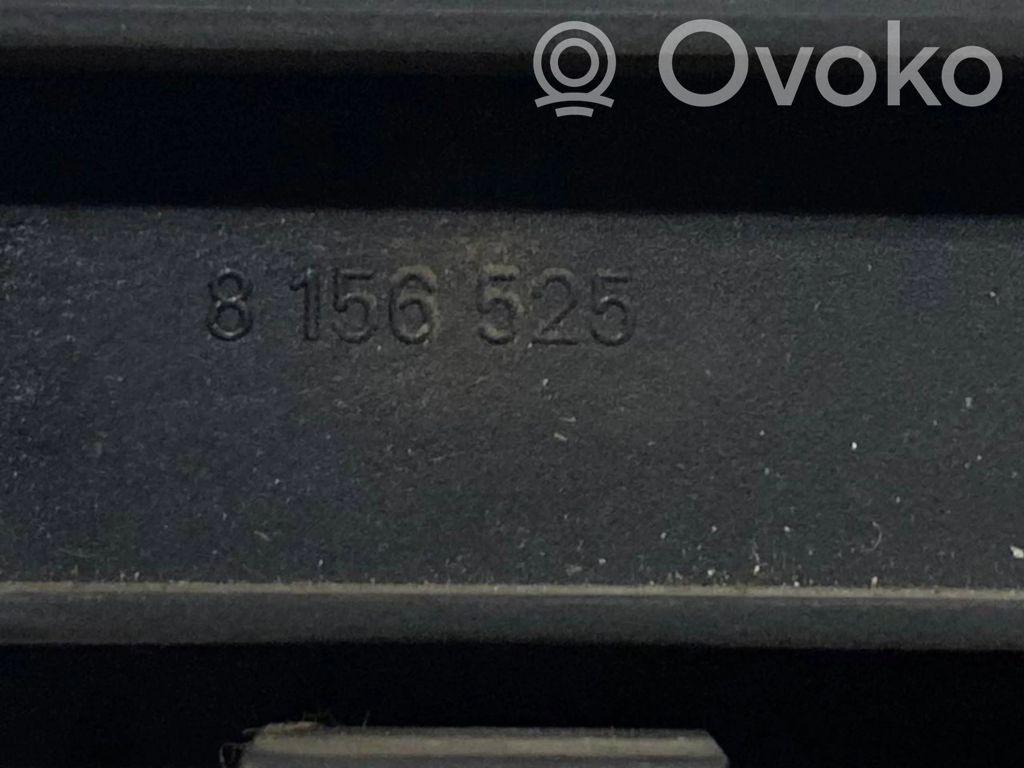 Cigarešu aizdedzināmais aizmugurē