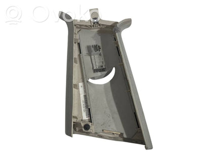 (B) statņa dekoratīvā apdare (augšdaļa)