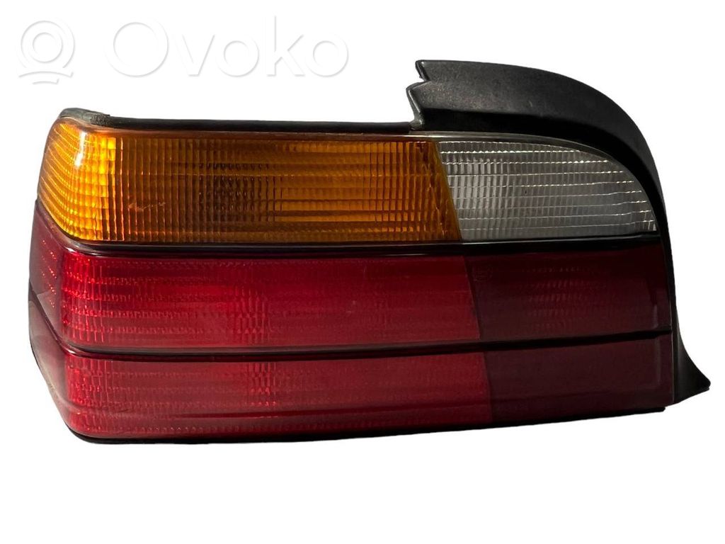 Aizmugurējais lukturis virsbūvē