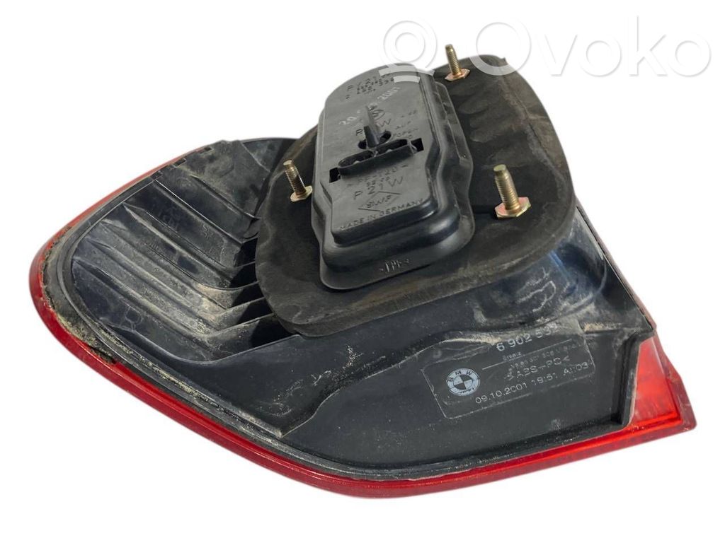 Aizmugurējais lukturis virsbūvē