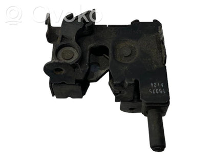 Dzinēja pārsega slēdzene