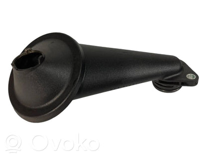 Oil supply pipe (in the crankcase)