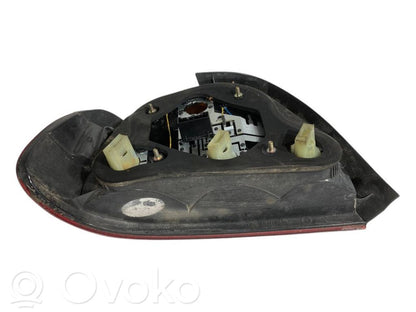 Aizmugurējais lukturis virsbūvē