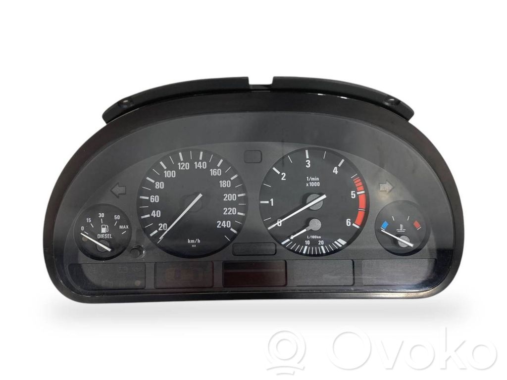 Speedometer (in the instrument panel)