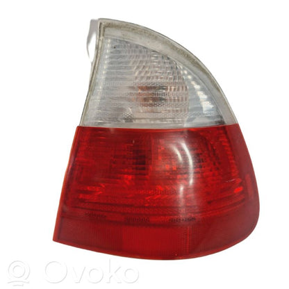 Aizmugurējais lukturis virsbūvē