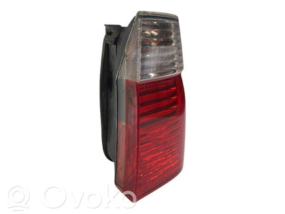 Aizmugurējais lukturis virsbūvē