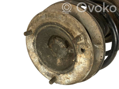 Priekšpusē amortizators ar atsperi