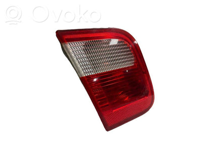 Aizmugurējais lukturis pārsegā