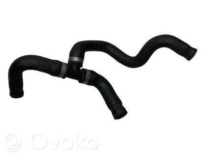 Caurulīte (-es) / šļūtene (-es)