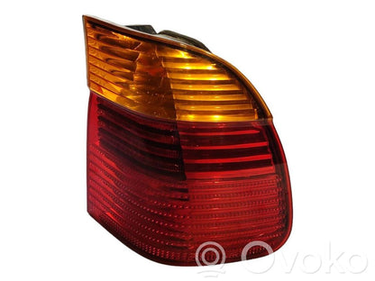 Aizmugurējais lukturis virsbūvē