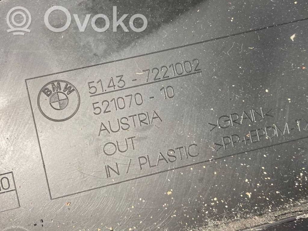 (B) statņa dekoratīvā apdare (apakšdaļa)