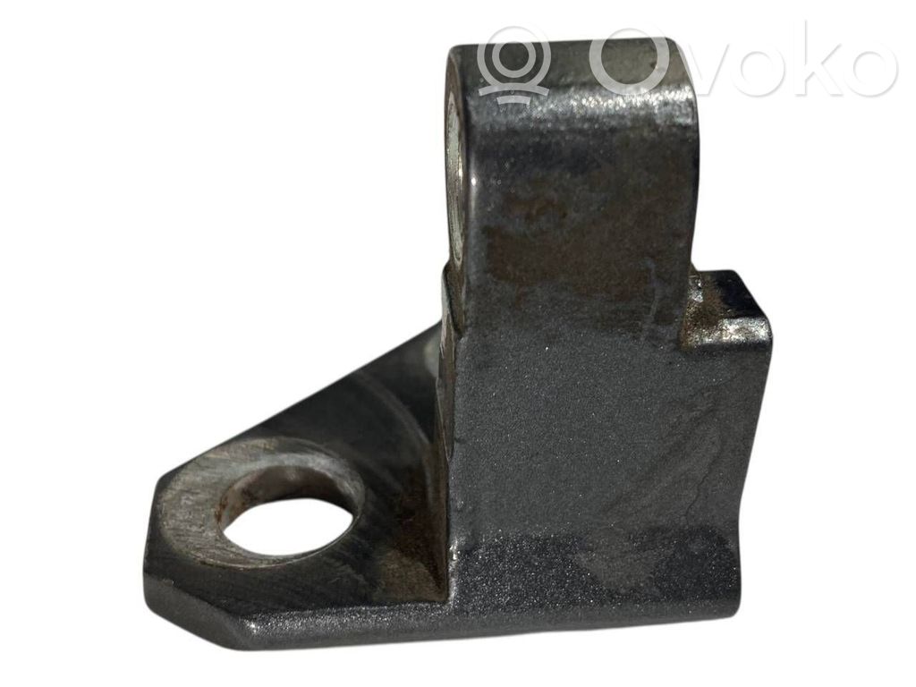 Aizmugurē augšējā vira (eņģe)