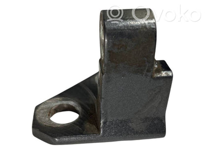 Aizmugurē augšējā vira (eņģe)