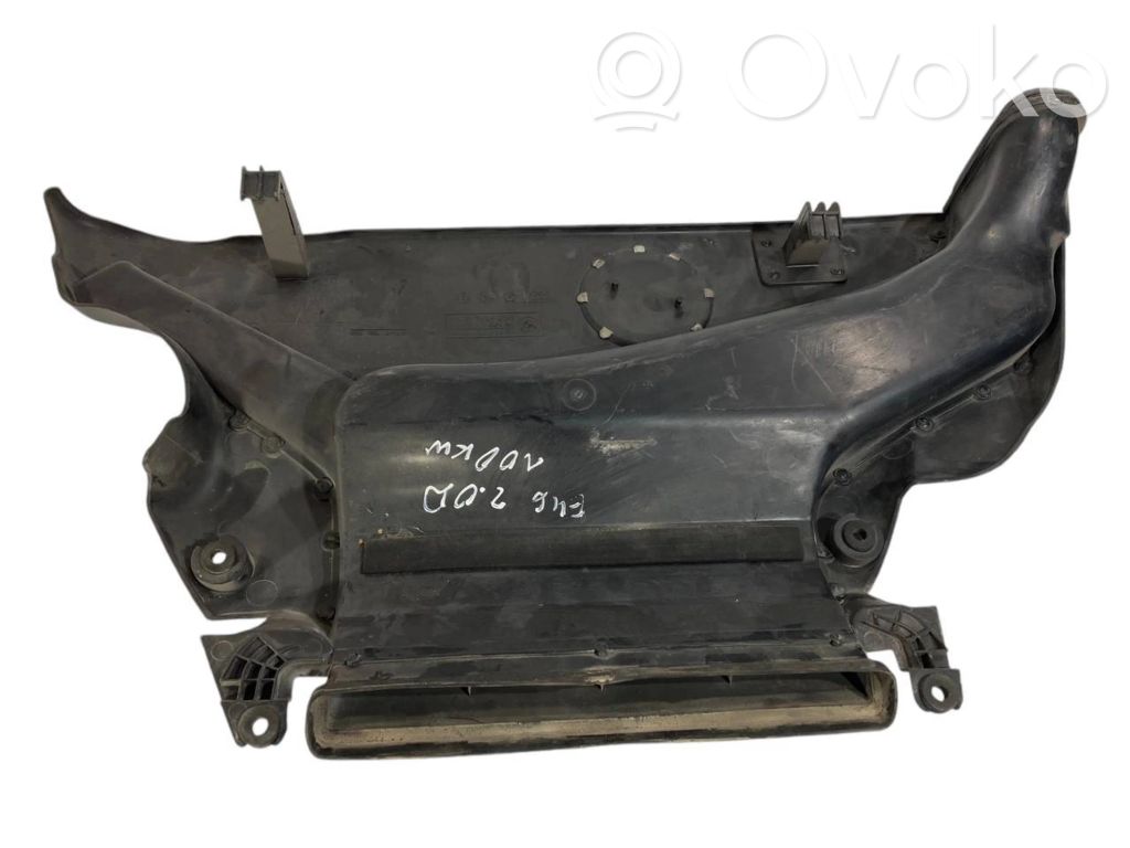 Engine cover (decorative trim)