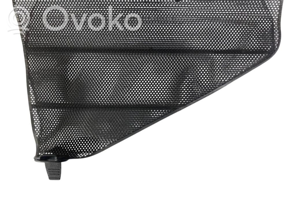 Механическая шторка заднего окна