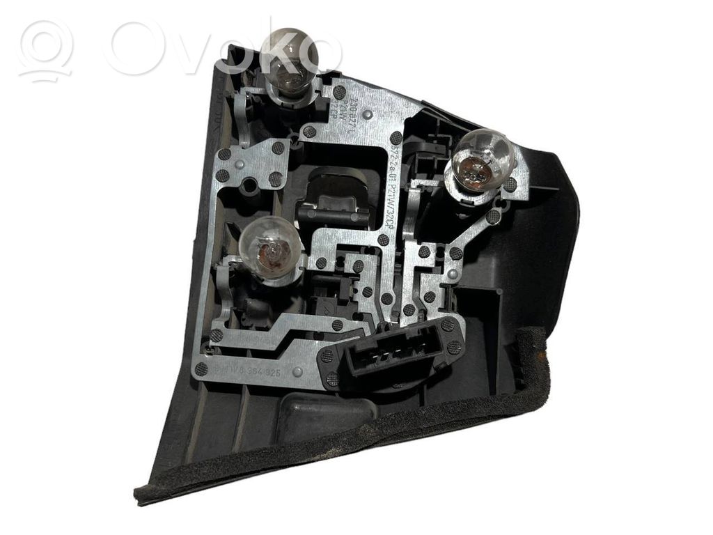 Aizmugurējā luktura detaļa