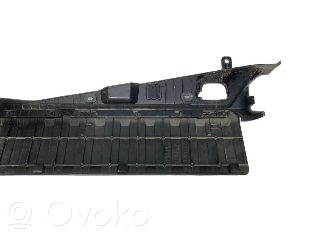 Bagāžnieka sānu apakšējās apdares panelis