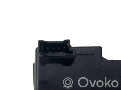 Aizmugurējā pārsega slēdzene