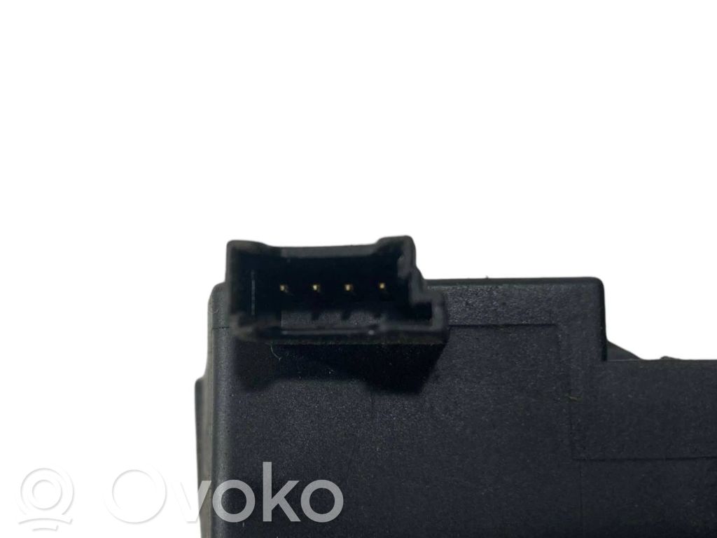 Aizmugurējā pārsega slēdzene