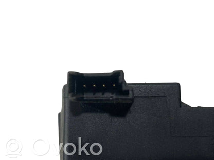 Aizmugurējā pārsega slēdzene