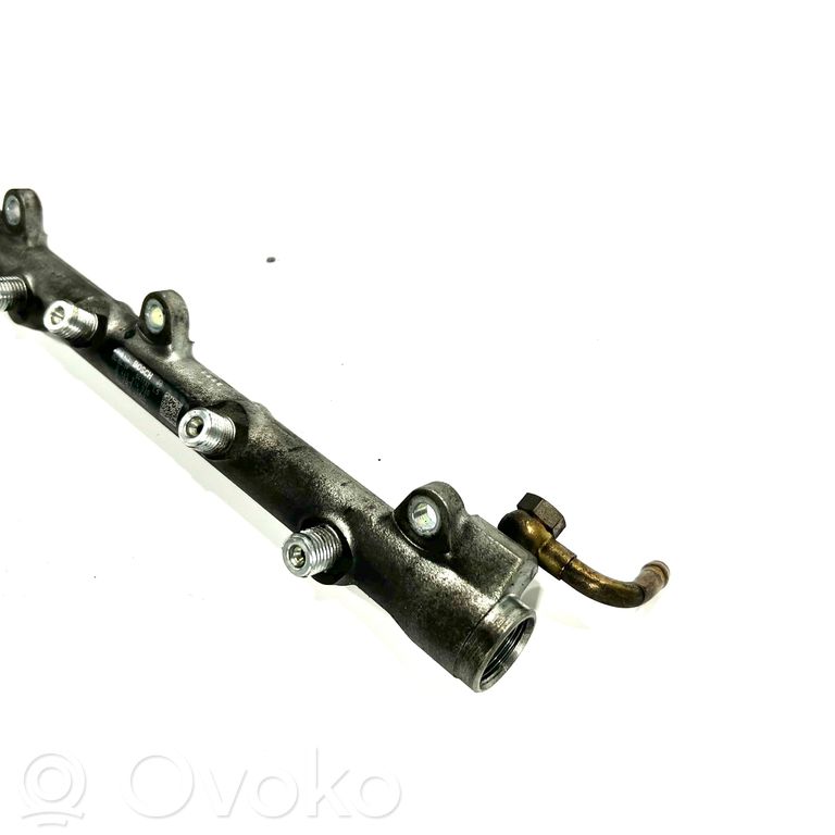 Fuel main pipe
