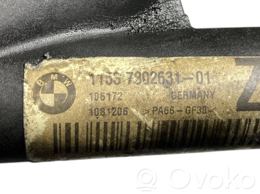 Caurulīte (-es) / šļūtene (-es)