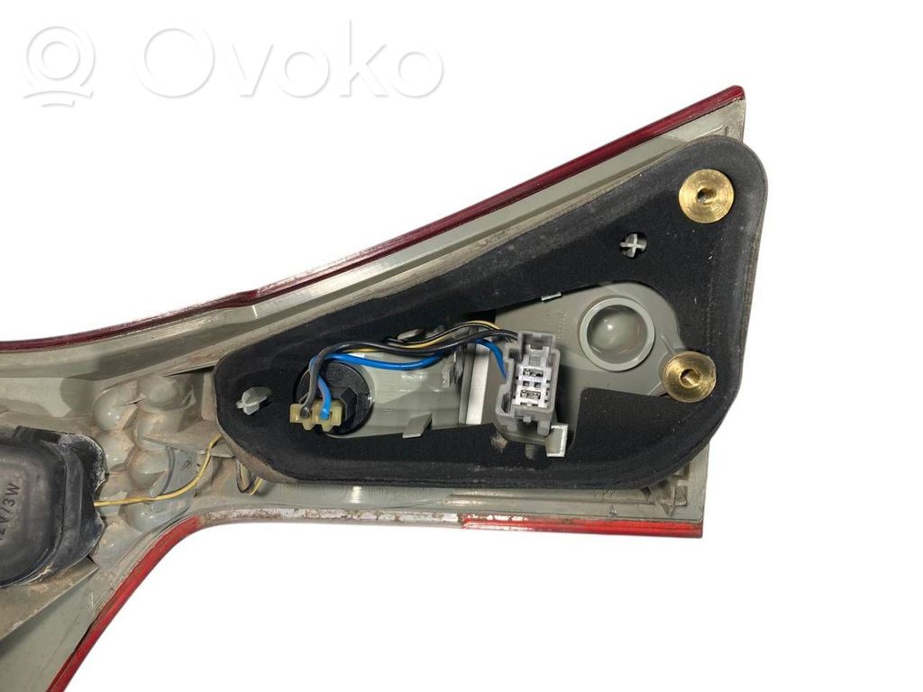 Taillight in the hood