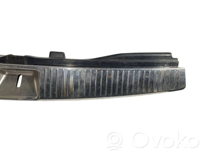 Bagāžnieka sliekšņa dekoratīvā apdare