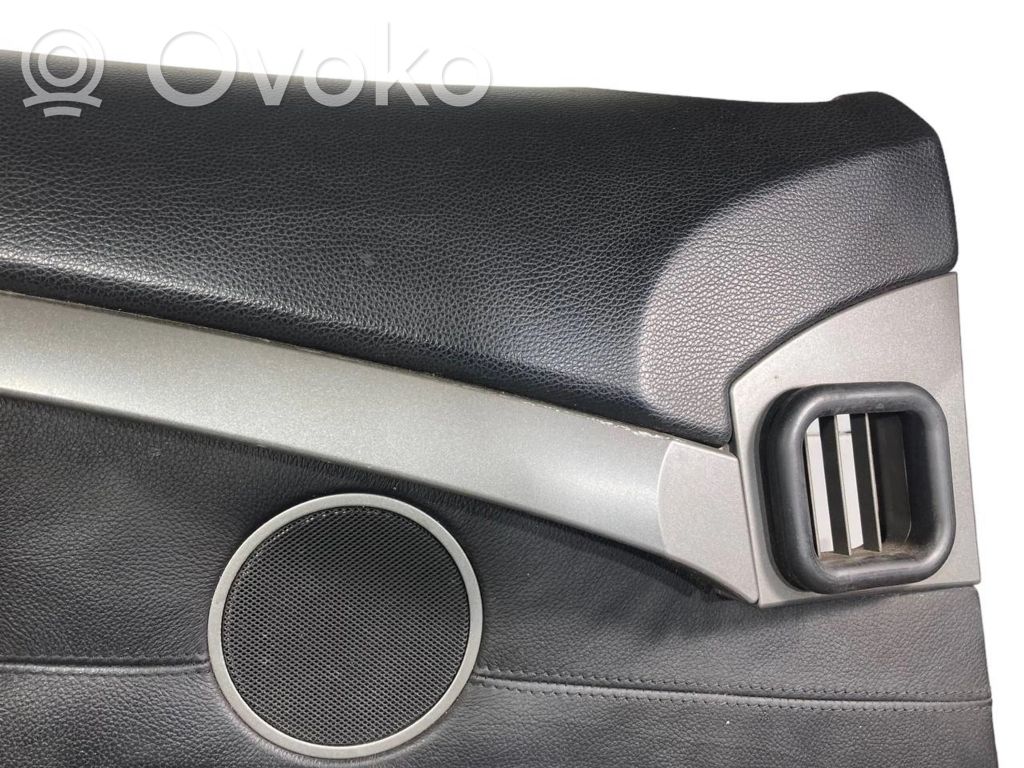 Priekšējo durvju apdare