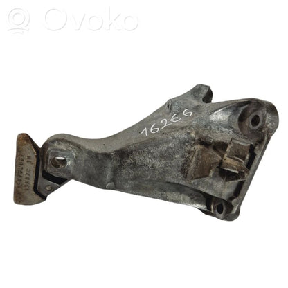 Dzinēja nostiprināšanas stiprinājums-kronšteins