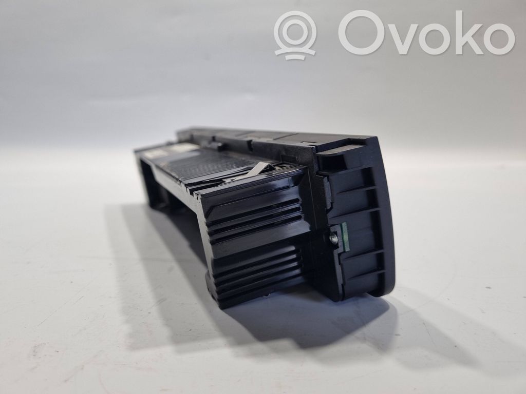 Gaisa kondicioniera / klimata kontroles / salona apsildes vadības bloks (salonā)