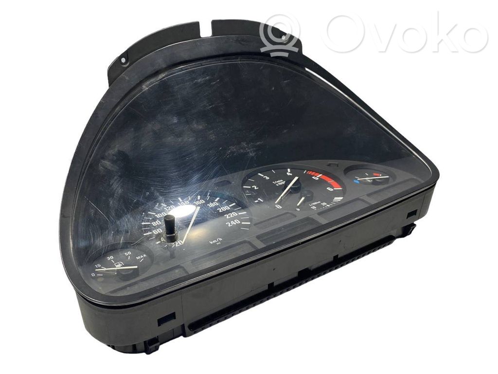 Speedometer (in the instrument panel)