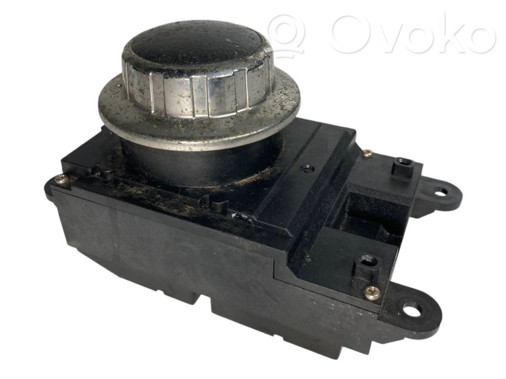 Multimediju kontrolieris