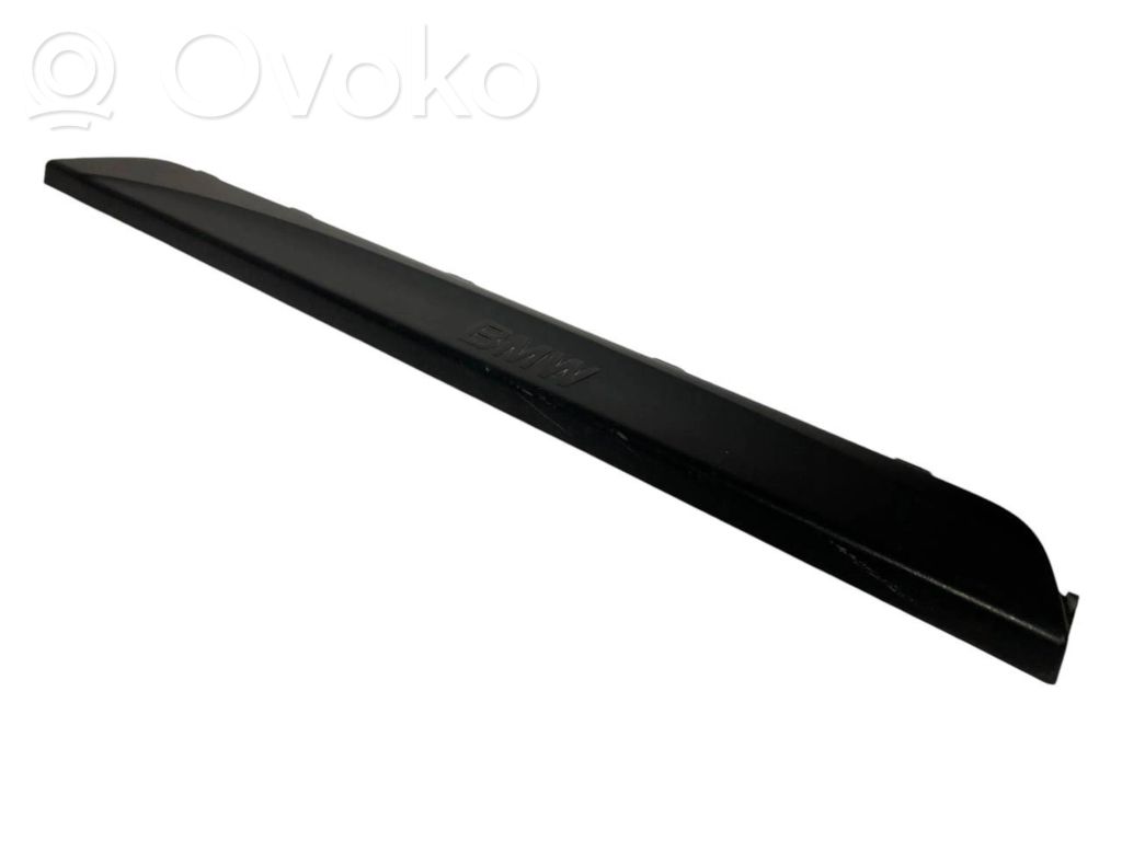 Priekšējā sliekšņa dekoratīvā apdare (iekšējā)