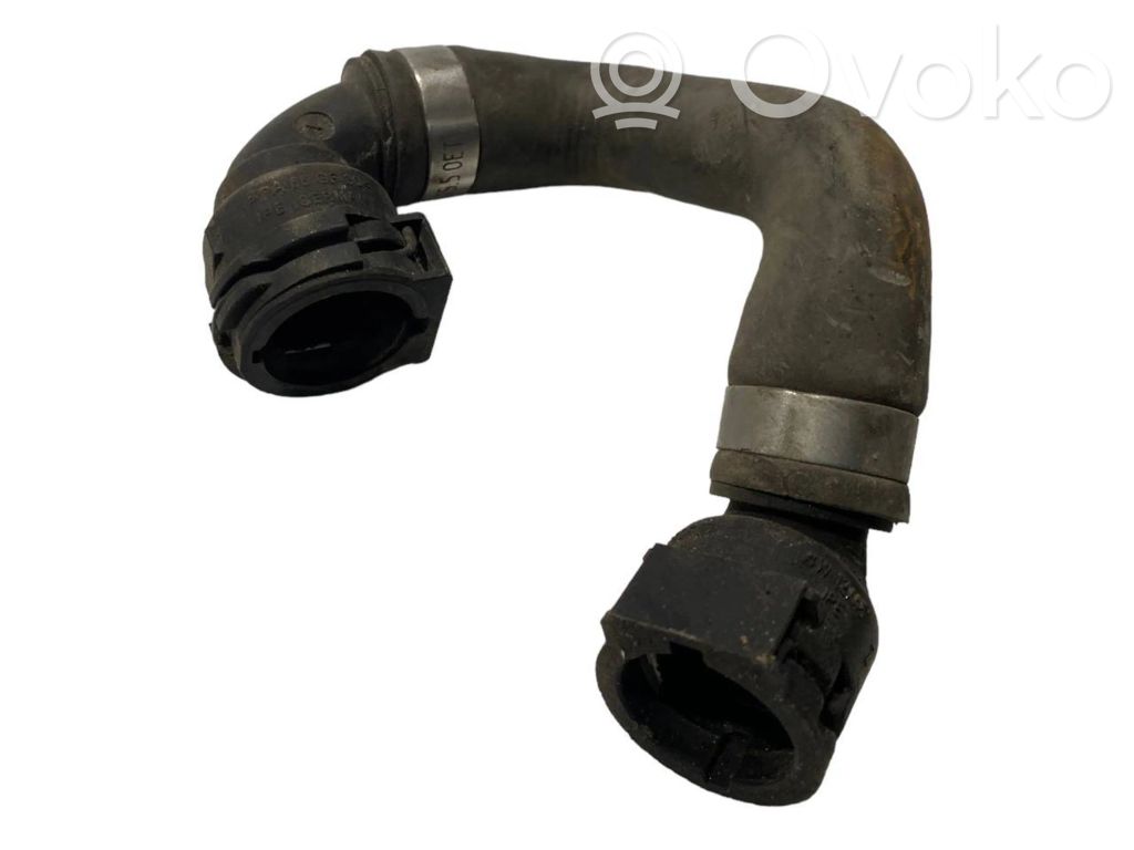 Caurulīte (-es) / šļūtene (-es)