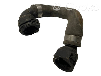 Caurulīte (-es) / šļūtene (-es)