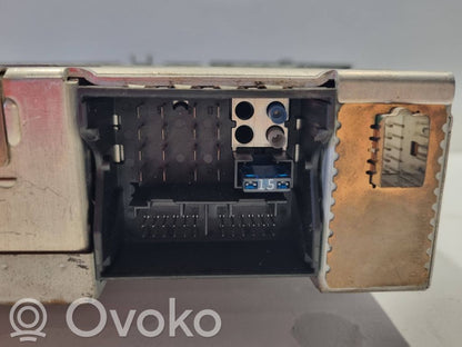 Radio / CD/DVD atskaņotājs / navigācija