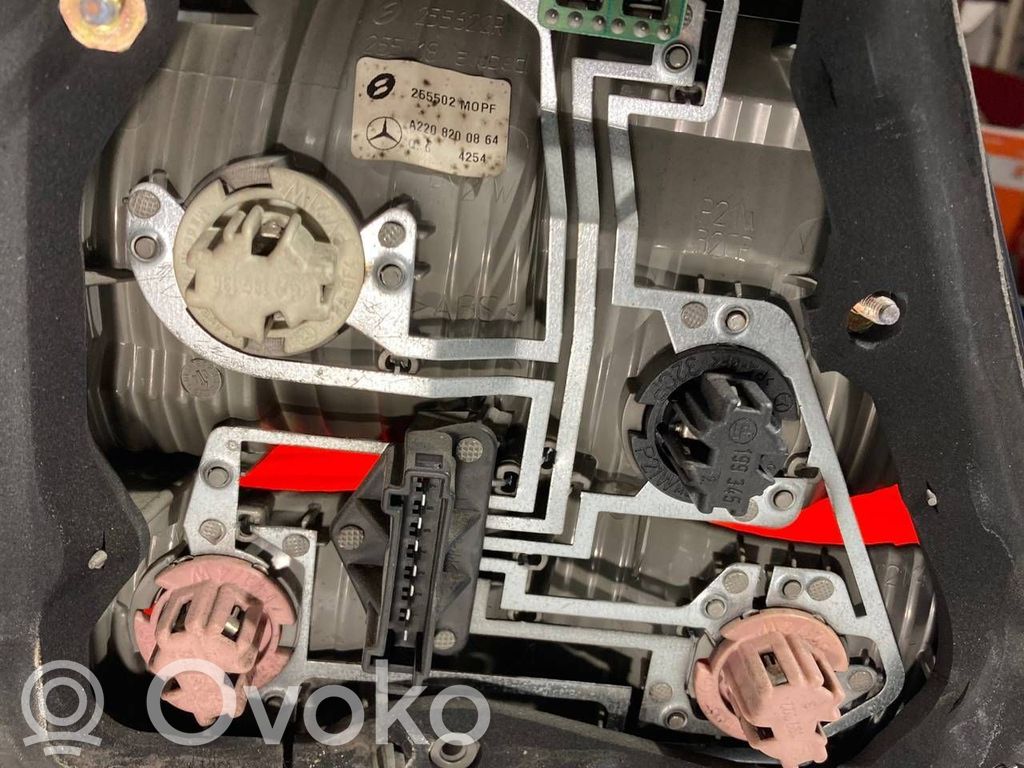 Aizmugurējais lukturis virsbūvē