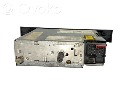 Radio / CD/DVD atskaņotājs / navigācija
