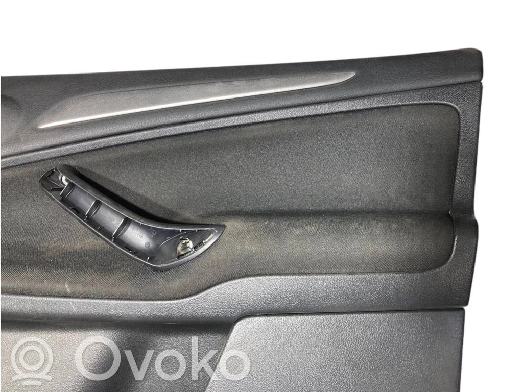 Priekšējo durvju apdare