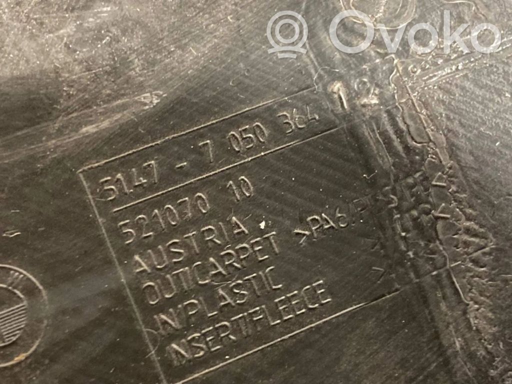 Side decorative trim panel