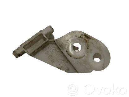 Priekšpusē bampera turētājs