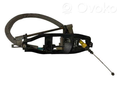 Priekšpusē turētājs / kronšteins ārējam atvēršanas rokturim