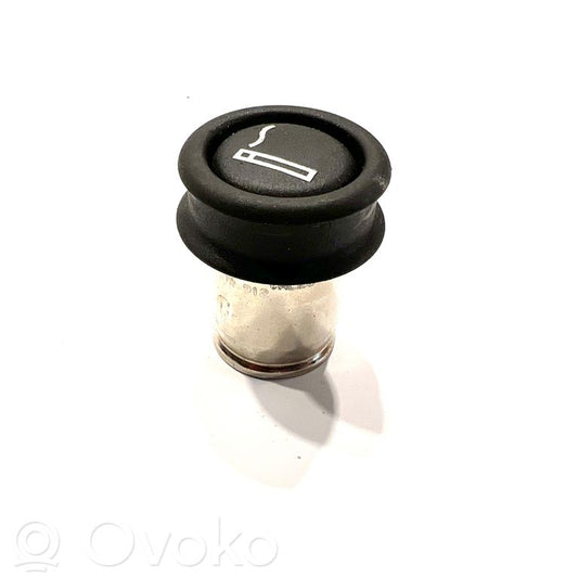 Розетка 12 В (спереди)